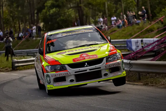 Mitsubishi Evo IX рели автомобил