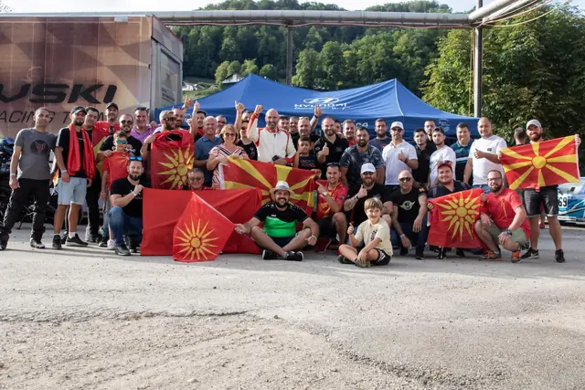 Навивачи во падокот